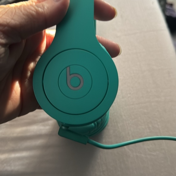 Beats by Dr Dre teal and in great condition - Picture 2 of 10